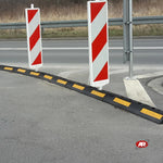 Carica l'immagine nel visualizzatore Galleria, Cordoli per SEPARARE e DELIMITARE le CORSIE | Incanalamenti | Deviazioni | Protezioni | Nero con riflettori gialli o giallo totalmente