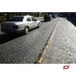 Carica l'immagine nel visualizzatore Galleria, Cordoli per SEPARARE e DELIMITARE le CORSIE | Incanalamenti | Deviazioni | Protezioni | Nero con riflettori gialli o giallo totalmente