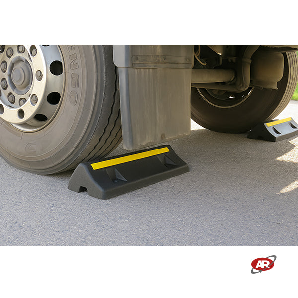 Rubber wheel stops | HEAVY VEHICLES | DELIMITERS | Vehicle blocking | Rest areas | GARAGES | PARKING | DH-PB-15TS